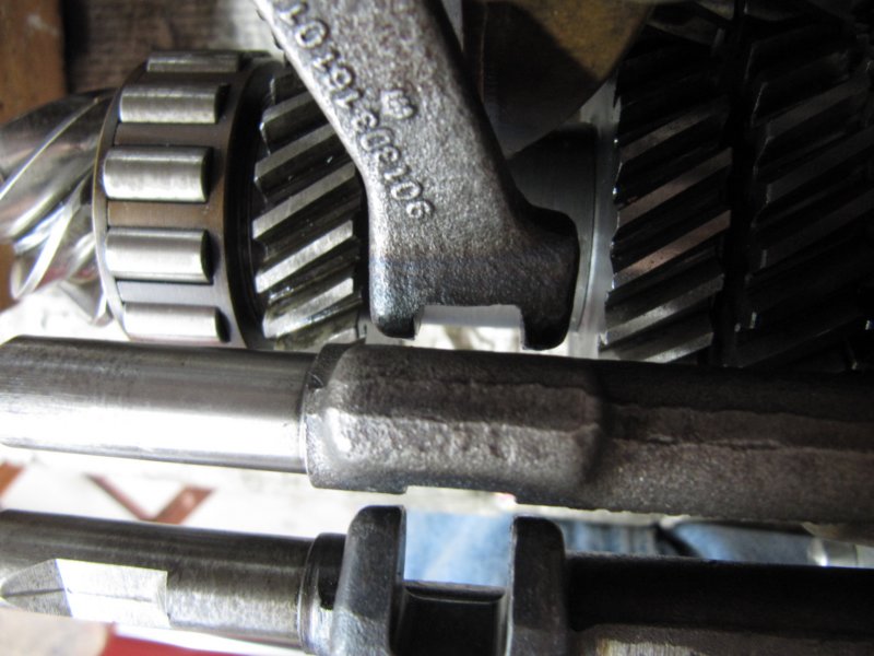 closeupoftheshiftrodslots.jpg